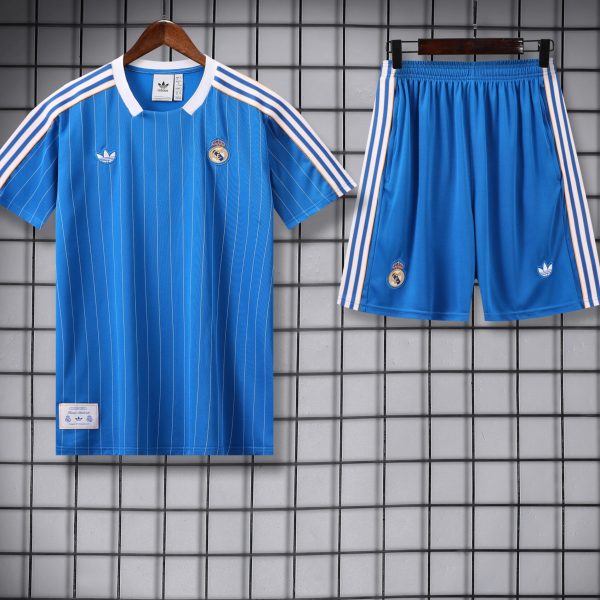 Conjunto de calentamiento Real Madrid azul