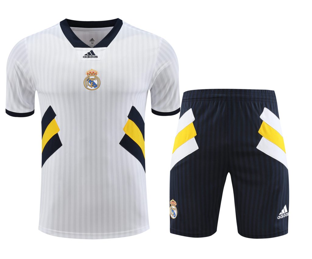 Conjunto de calentamiento Real Madrid blanco rayas
